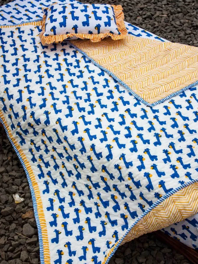 Blue Giraffe Organic Cotton Quilt for Infants