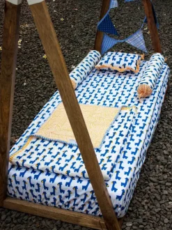 Blue Giraffe Organic Cotton Quilt for Infants