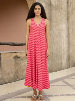 The Queen Sleeveless Dress