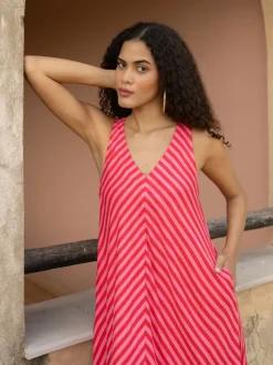 The Queen Sleeveless Dress